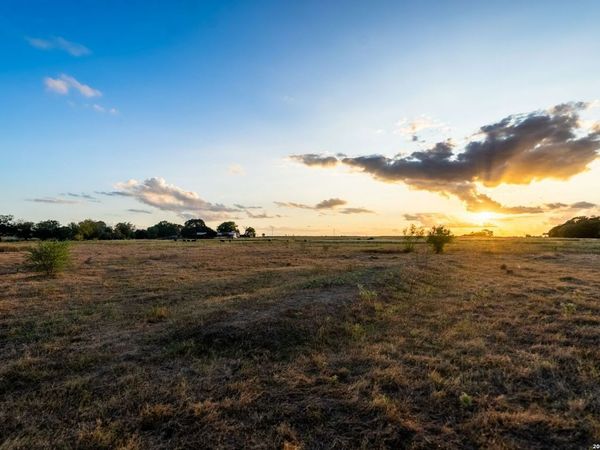 425 Seawillow Rd, Lockhart, TX 78644
