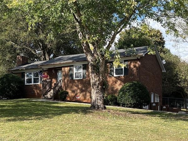 6101 Herinhut Road , Winston-Salem, NC 27127