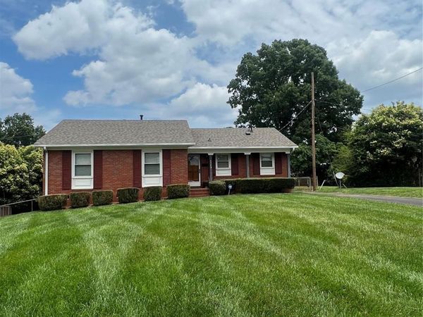 1715 Bondale Place , Charlotte, NC 28216