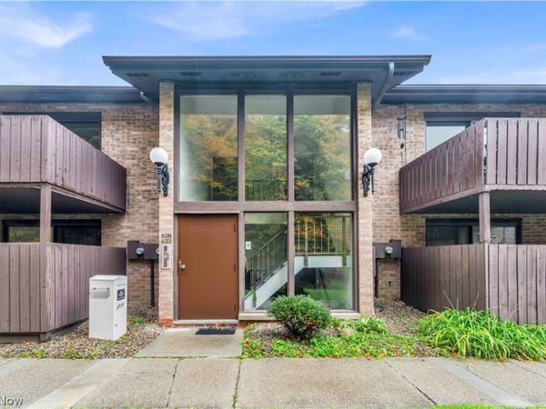 6850 Carriage Hill Drive , Unit D55, Brecksville, OH 44141