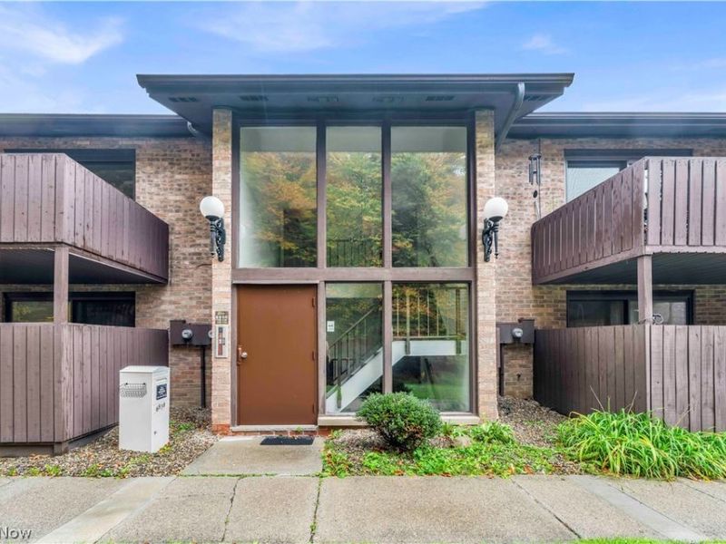 6850 Carriage Hill Drive, Unit D55, Brecksville, OH 44141 Photo 1