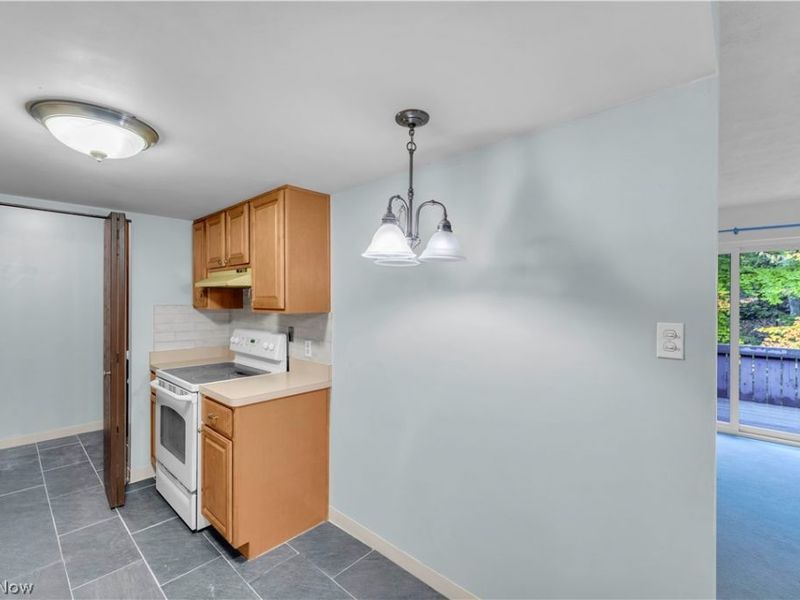 6850 Carriage Hill Drive, Unit D55, Brecksville, OH 44141 Photo 12