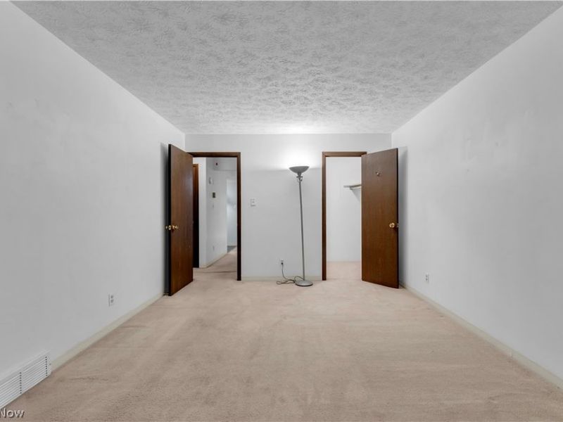 6850 Carriage Hill Drive, Unit D55, Brecksville, OH 44141 Photo 22