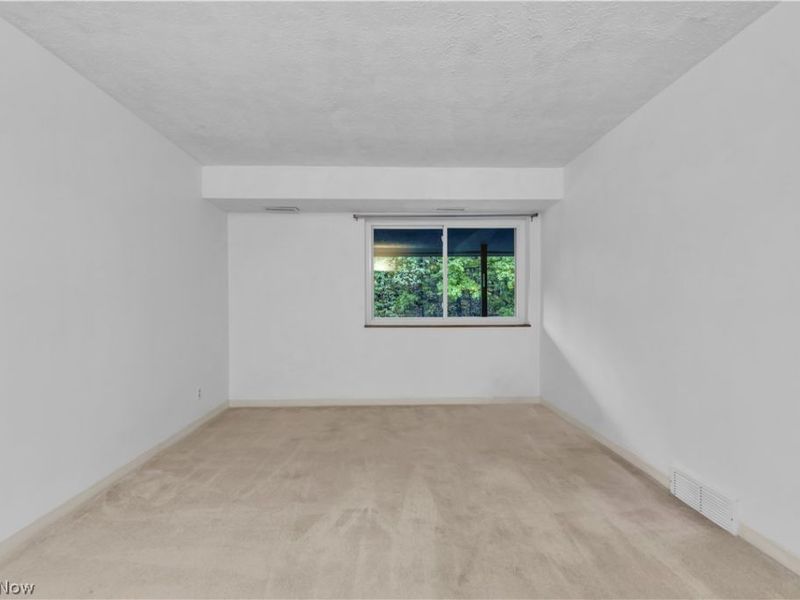 6850 Carriage Hill Drive, Unit D55, Brecksville, OH 44141 Photo 23