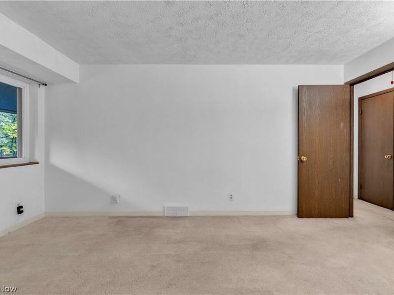 6850 Carriage Hill Drive, Unit D55, Brecksville, OH 44141 Photo 24