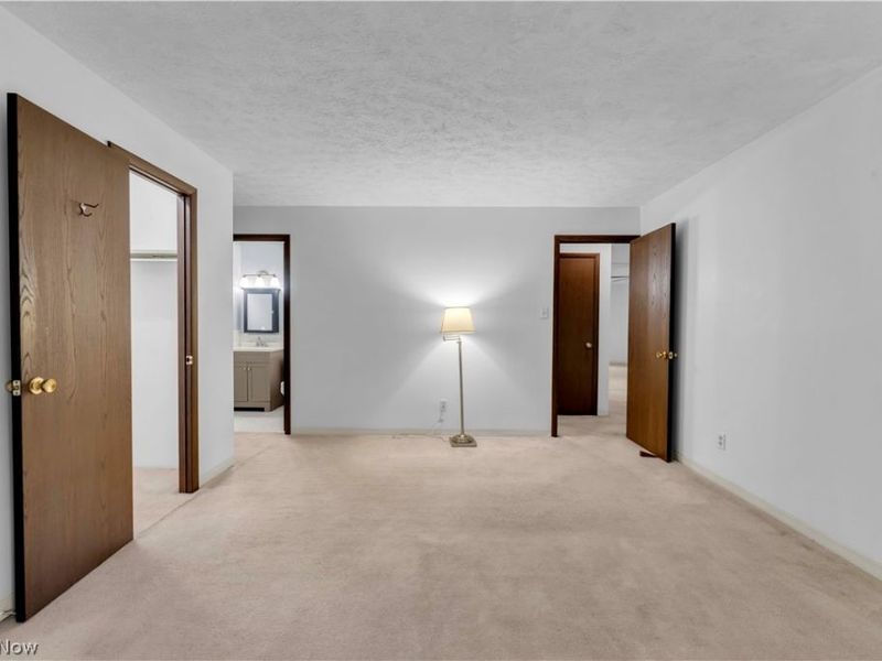 6850 Carriage Hill Drive, Unit D55, Brecksville, OH 44141 Photo 25