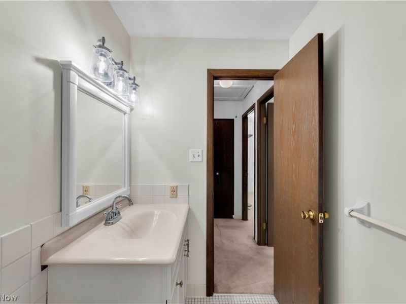 6850 Carriage Hill Drive, Unit D55, Brecksville, OH 44141 Photo 27