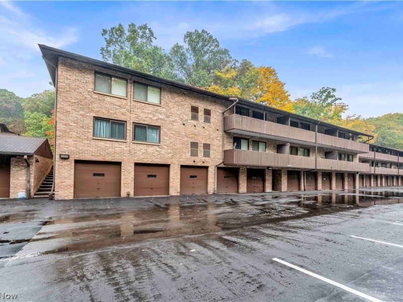 6850 Carriage Hill Drive, Unit D55, Brecksville, OH 44141 Photo 37