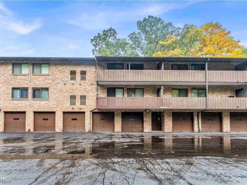 6850 Carriage Hill Drive, Unit D55, Brecksville, OH 44141 Photo 38