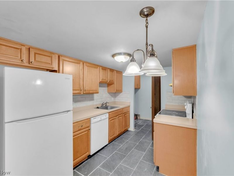 6850 Carriage Hill Drive, Unit D55, Brecksville, OH 44141 Photo 7