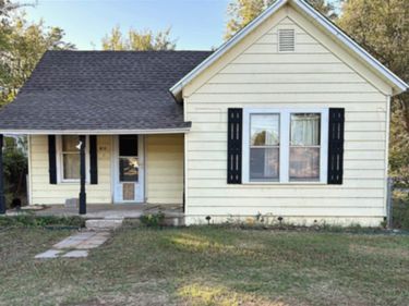 610 E Franklin Ave., Apache, OK 73006