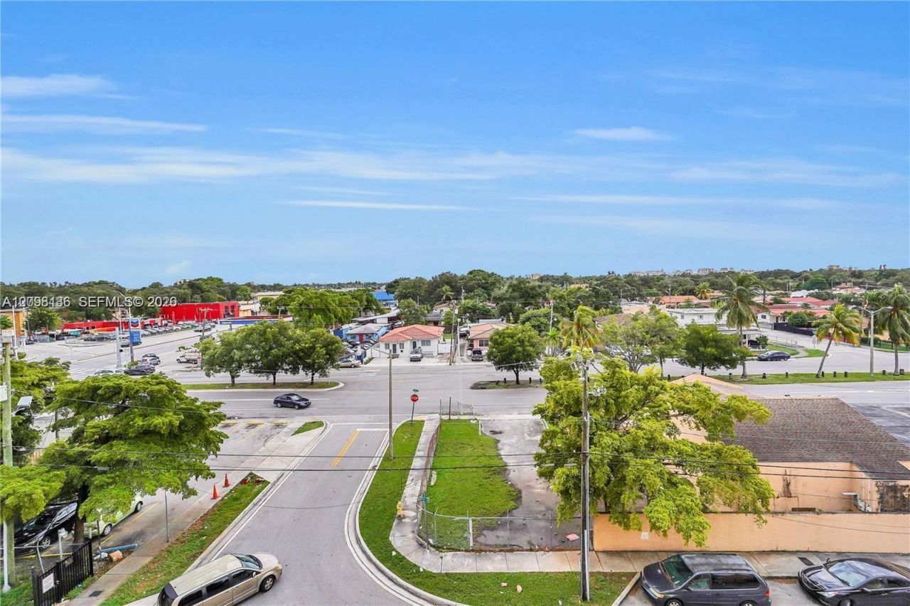 2727 NW 17th Ter , Unit 506, Miami, FL 33125 Photo