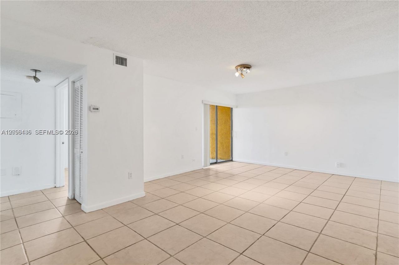 2727 NW 17th Ter , Unit 506, Miami, FL 33125 Photo