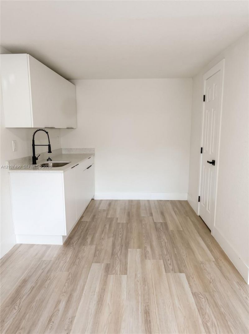 212 NW 28th Way , Unit B, Fort Lauderdale, FL 33311 Photo