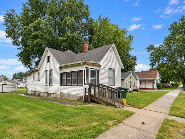 633 Locust Place , Clinton, IA 52732