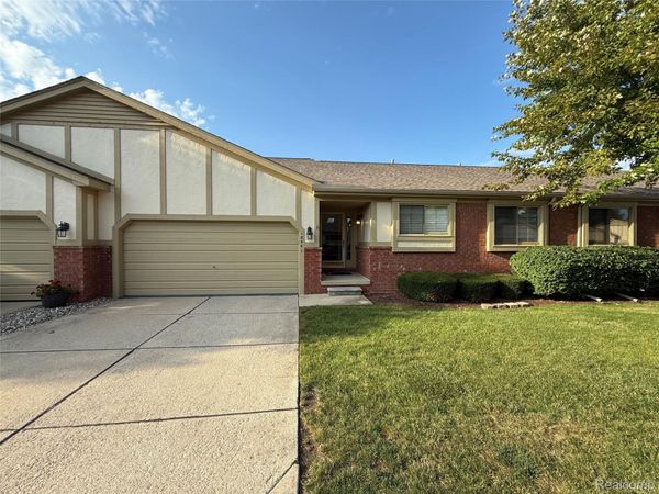 18591 Valleybrook Lane, Clinton Township, Mi 48038