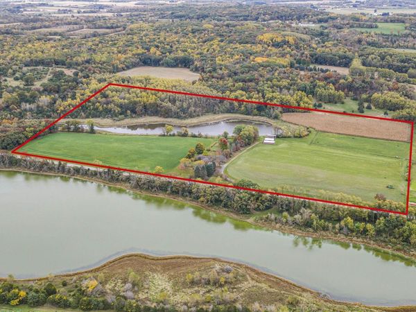 W5825 Barry Road, Pardeeville, WI 53954