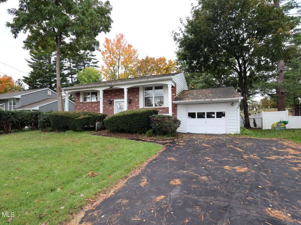 26 Vanderbilt Avenue, Saratoga Springs, NY 12866