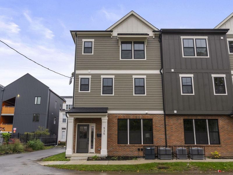535 W Chapel Street, Columbus, OH 43215 Photo 3