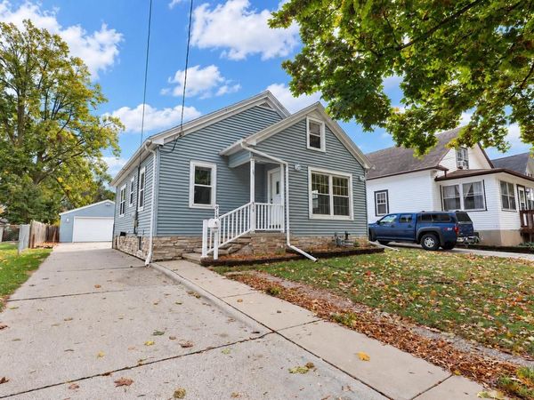 915 13TH AVENUE, Green Bay, WI 54302