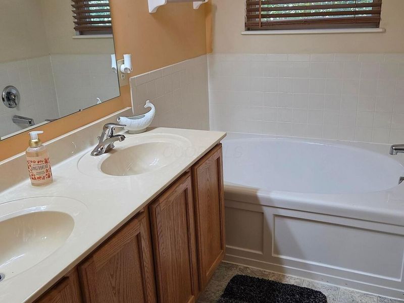 341 Stonhope Drive, Delaware, OH 43015 Photo 11