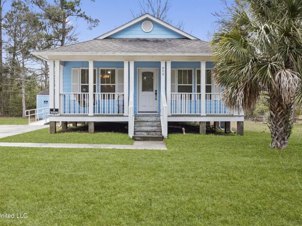 909 Dicks Street, Waveland, MS 39576