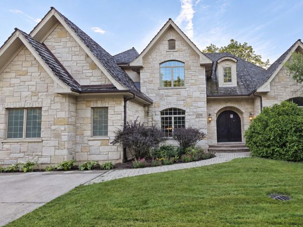 2250 Landwehr Road , Northbrook, IL 60062