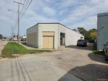31580 Groesbeck Highway , Fraser, Mi 48026