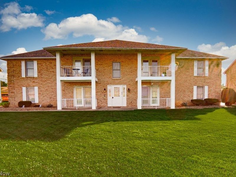 864 Pearson Circle, Unit 4, Boardman, OH 44512 Photo 1