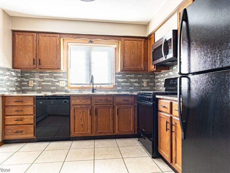 864 Pearson Circle, Unit 4, Boardman, OH 44512 Photo 10