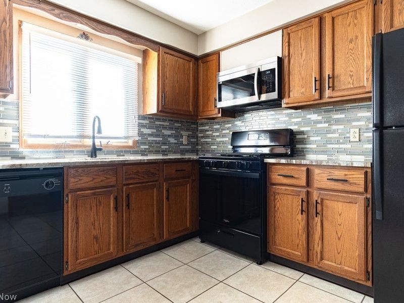 864 Pearson Circle, Unit 4, Boardman, OH 44512 Photo 8