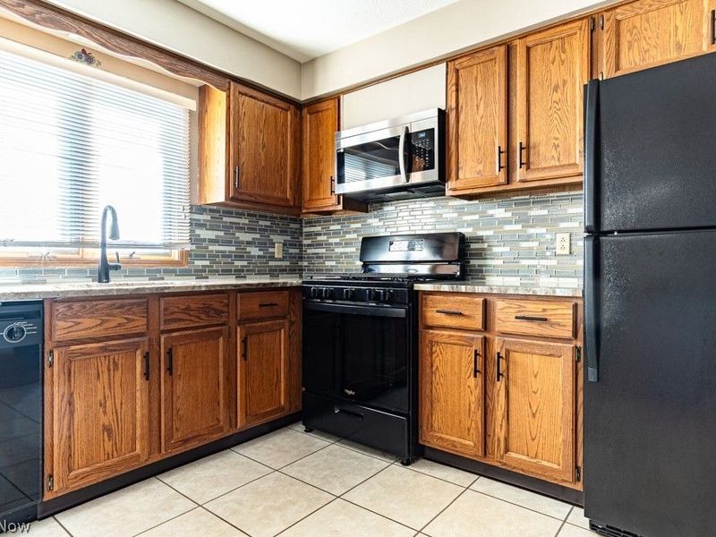 864 Pearson Circle, Unit 4, Boardman, OH 44512 Photo 9