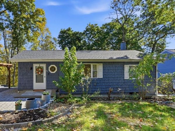64 Truman Blvd, Oakland, NJ 07436