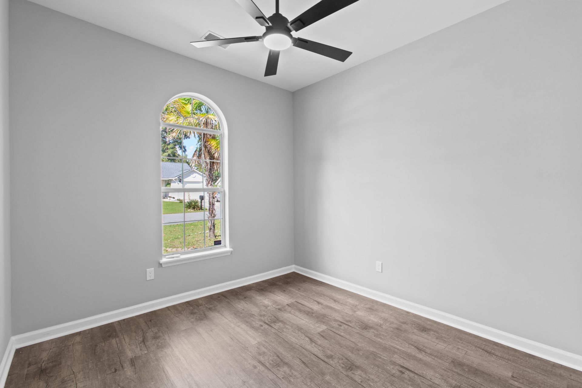 8506 Litchfield Drive Photo 7