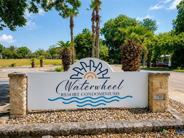 730 E Mather Street , Unit L-203, New Braunfels, TX 78130