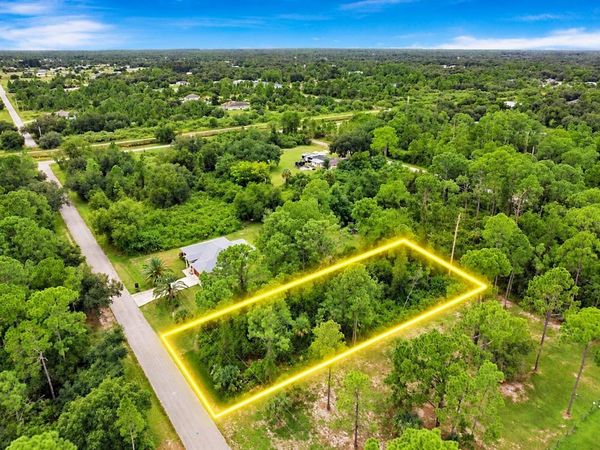 2011 WELLS AVENUE , ALVA, FL 33920