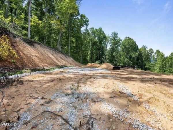 353 Walden Ridge Lane, Caryville, TN 37714