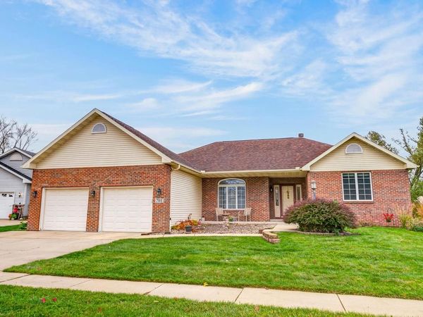 701 Lochmoore Drive, Waunakee, WI 53597
