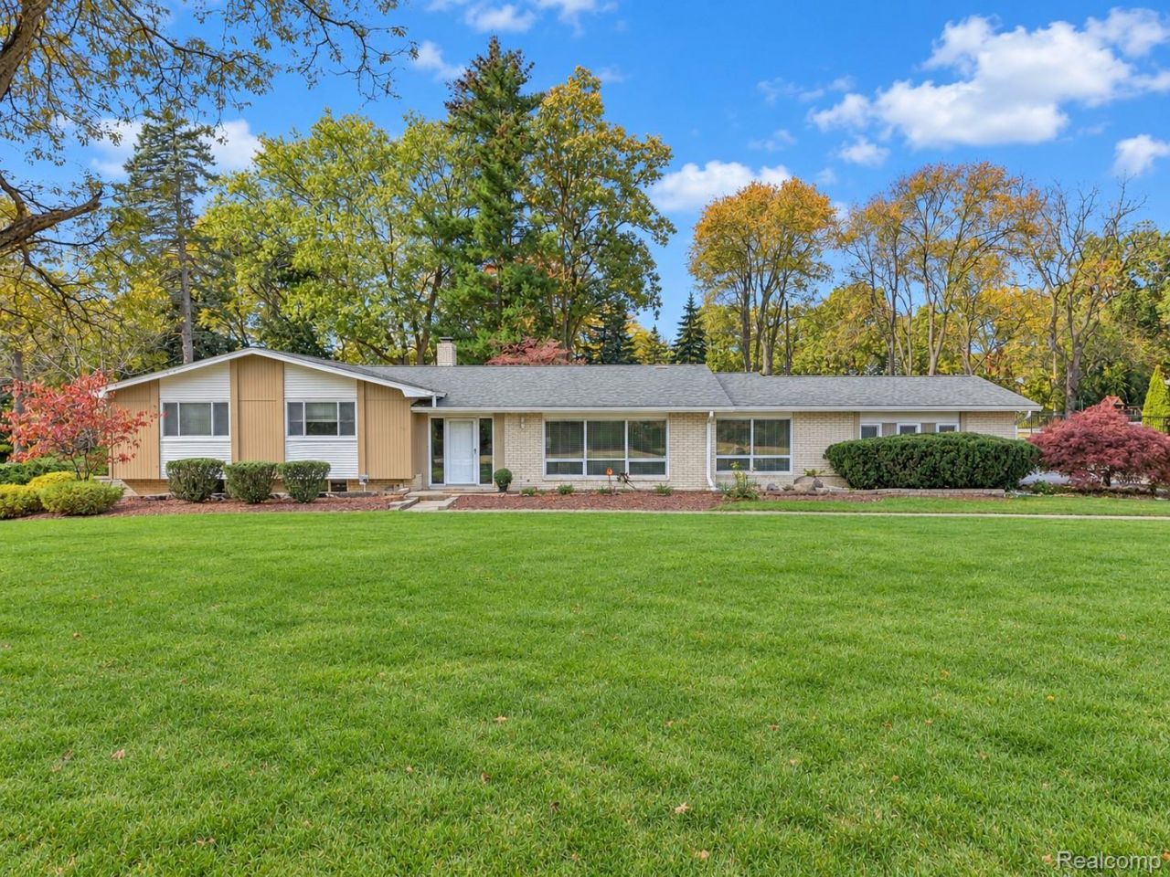 6872 E Knollwood Circle, West Bloomfield Township, Mi 48322 Main Photo