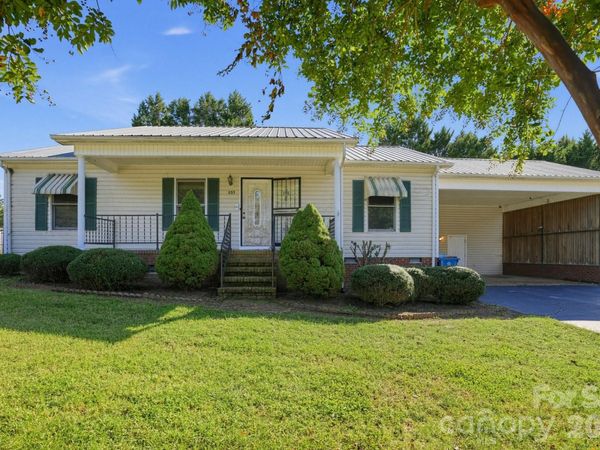 3033 26th Street Lane , Hickory, NC 28601