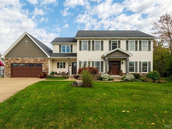 104 Thomas Jefferson Lane , Amherst, NY 14226