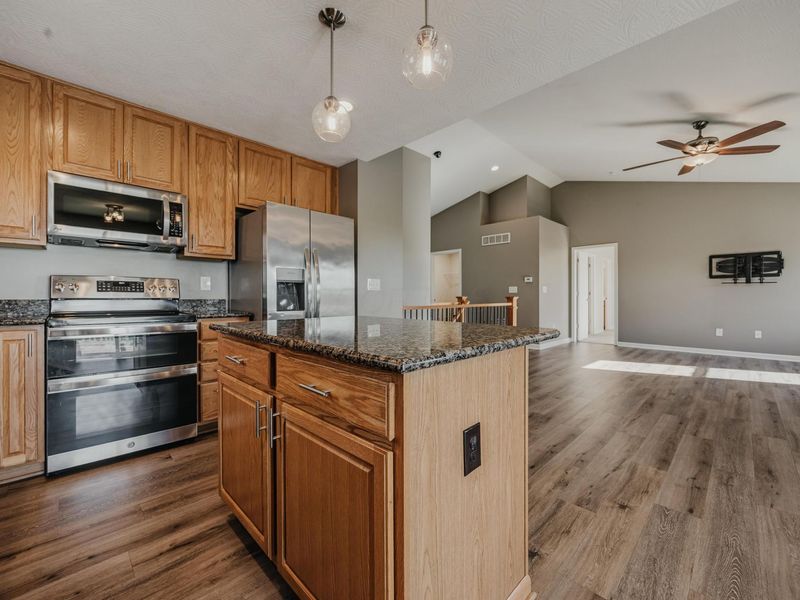 159 Chestnut Commons Drive, Commercial Point, OH 43116 Photo 16