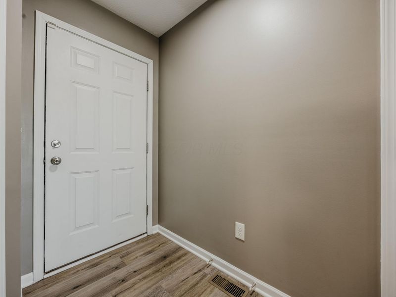 159 Chestnut Commons Drive, Commercial Point, OH 43116 Photo 5