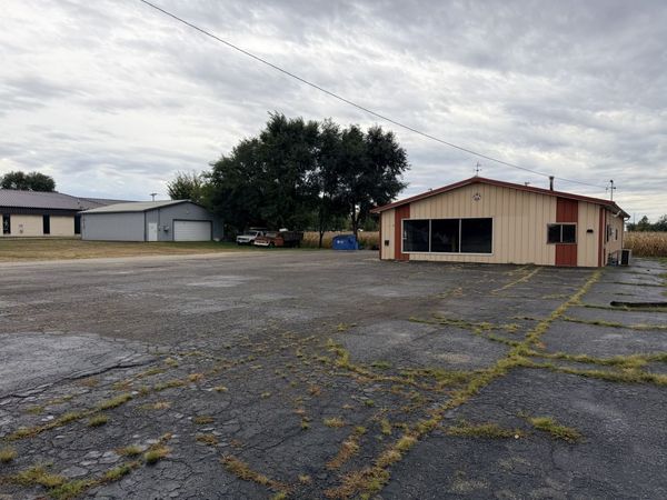 121 N Columbia Avenue , Oglesby, IL 61348
