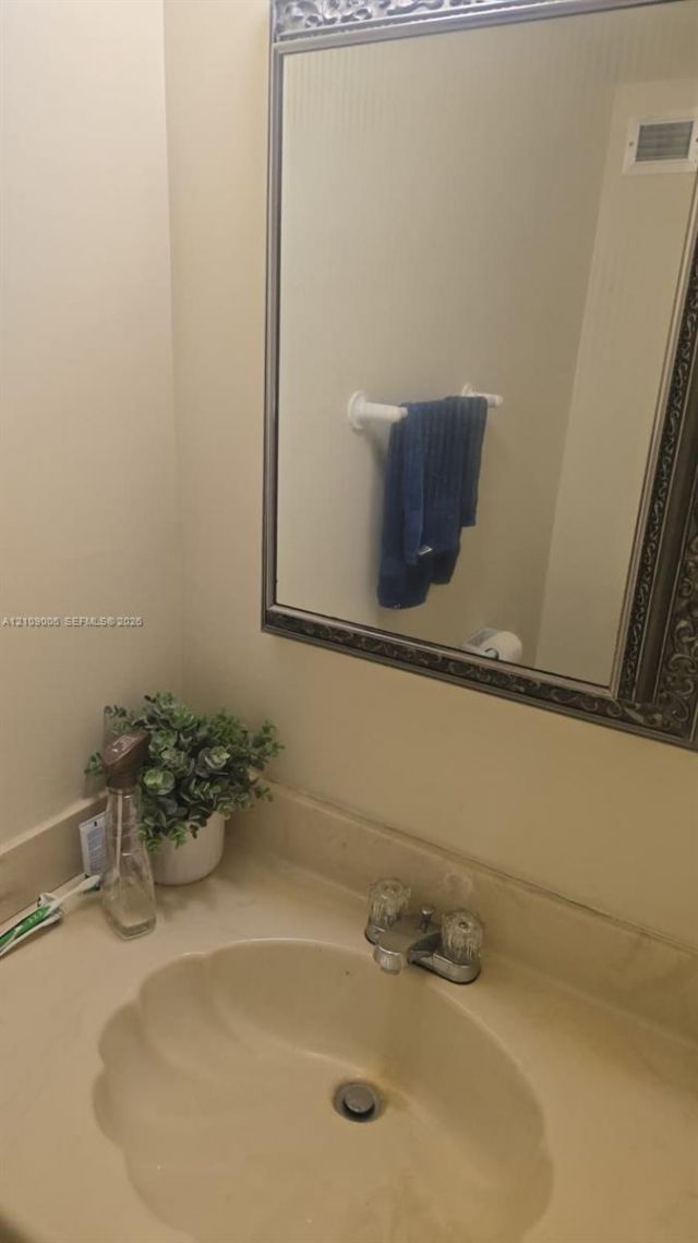 1000 Parkview Dr, Unit 406, Hallandale Beach, FL 33009 Photo