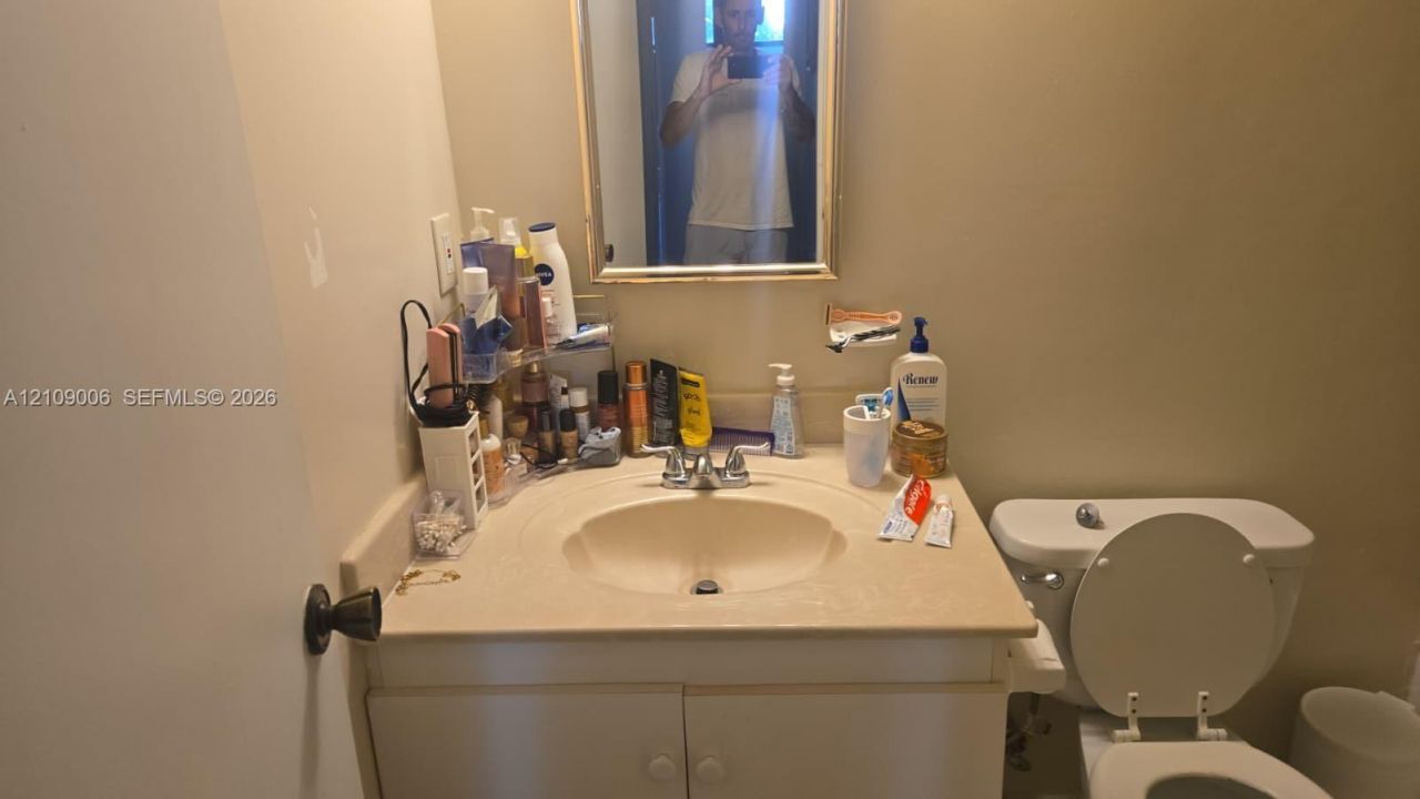 1000 Parkview Dr, Unit 406, Hallandale Beach, FL 33009 Photo