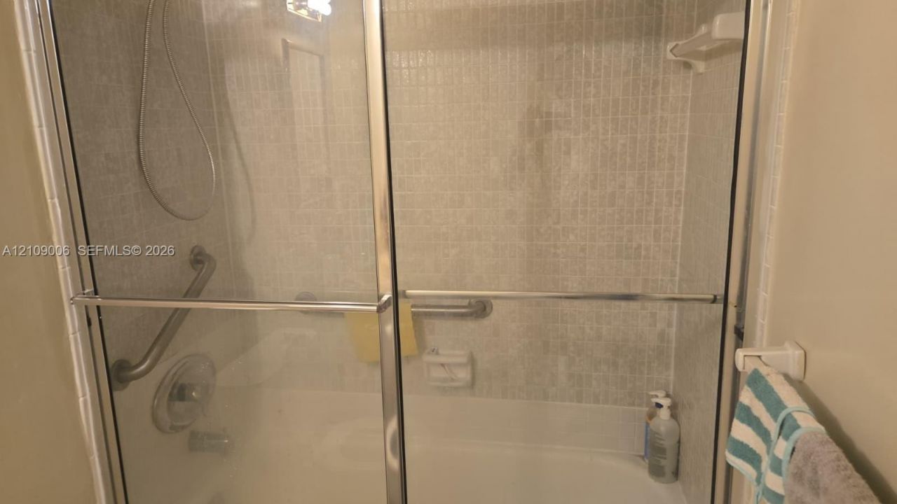 1000 Parkview Dr, Unit 406, Hallandale Beach, FL 33009 Photo