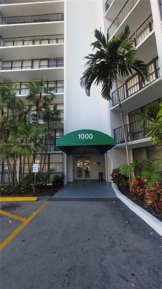 1000 Parkview Dr, Unit 406, Hallandale Beach, FL 33009 Photo
