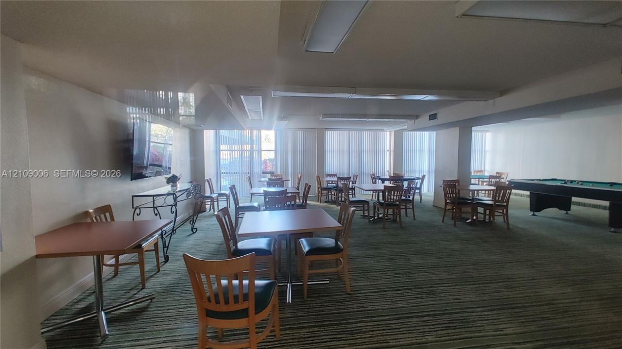 1000 Parkview Dr, Unit 406, Hallandale Beach, FL 33009 Photo