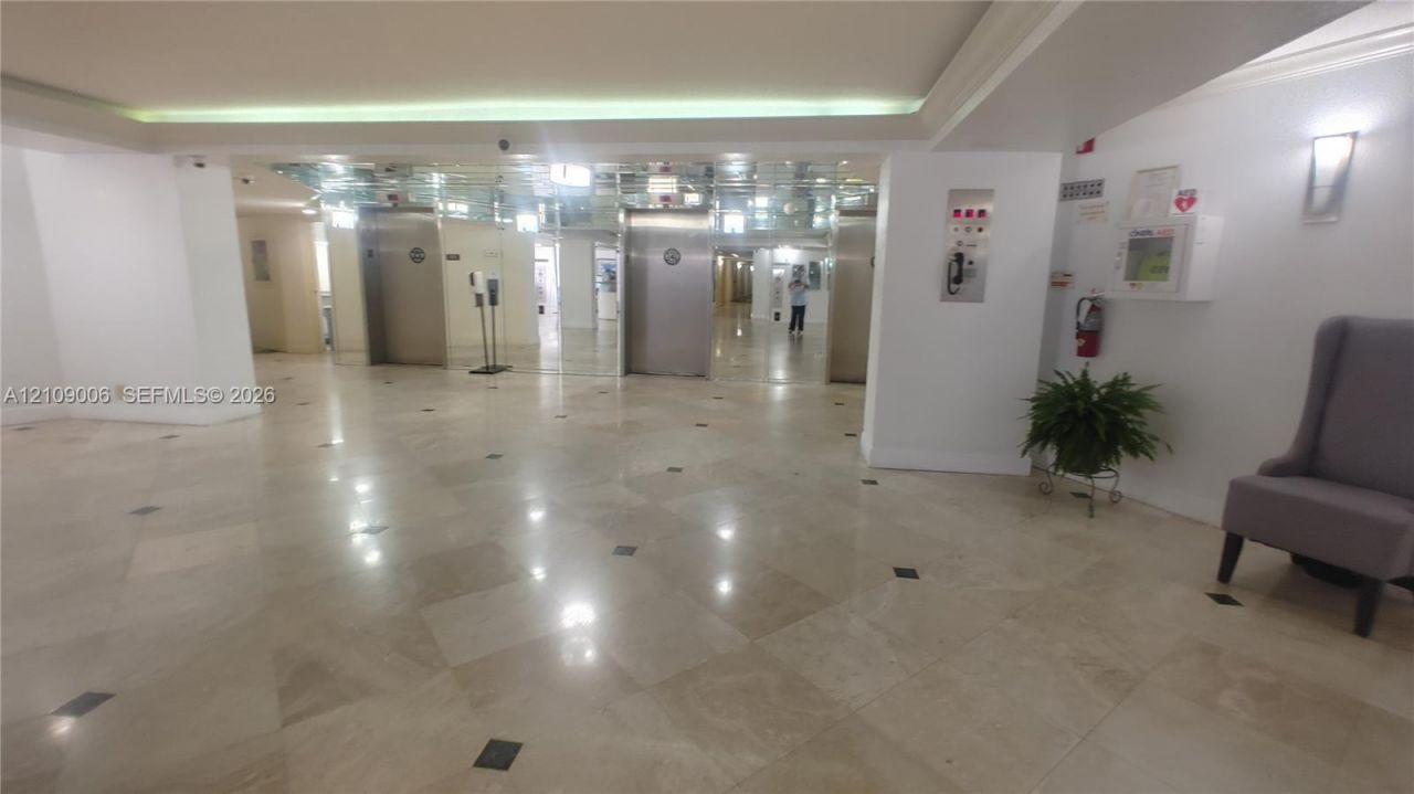 1000 Parkview Dr, Unit 406, Hallandale Beach, FL 33009 Photo